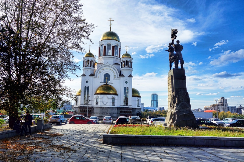 Памятник комсомольцам Урала
