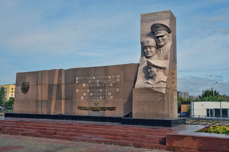 Памятник погибшим на службе