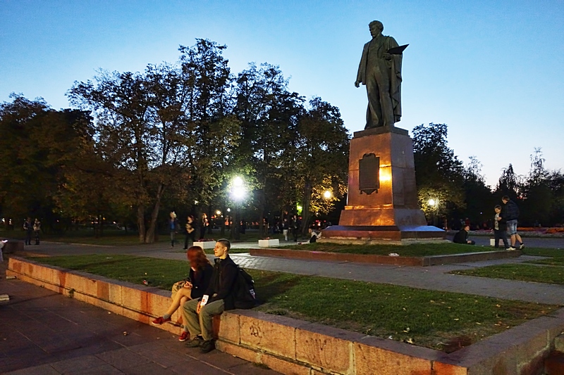 памятник Репину