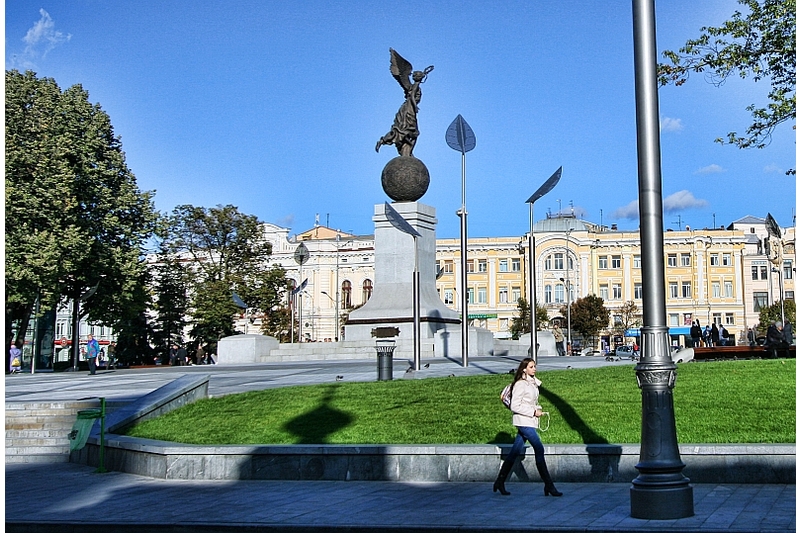 Площадь Конституции